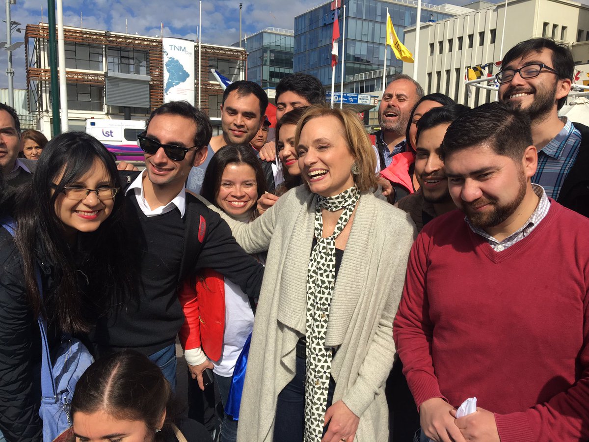 carolinagoic's tweet photo. Gracias por el apoyo y el entusiasmo a los porteños y porteñas #GoicEnValparaiso https://t.co/jIHpVEx7fq