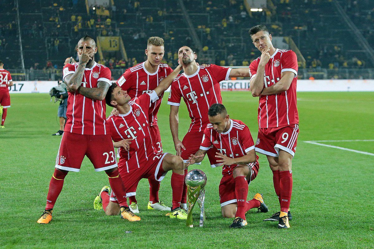 FCBayern's tweet photo. 😎🤔🏆 #SquadGoals https://t.co/qkQ2c9U49n