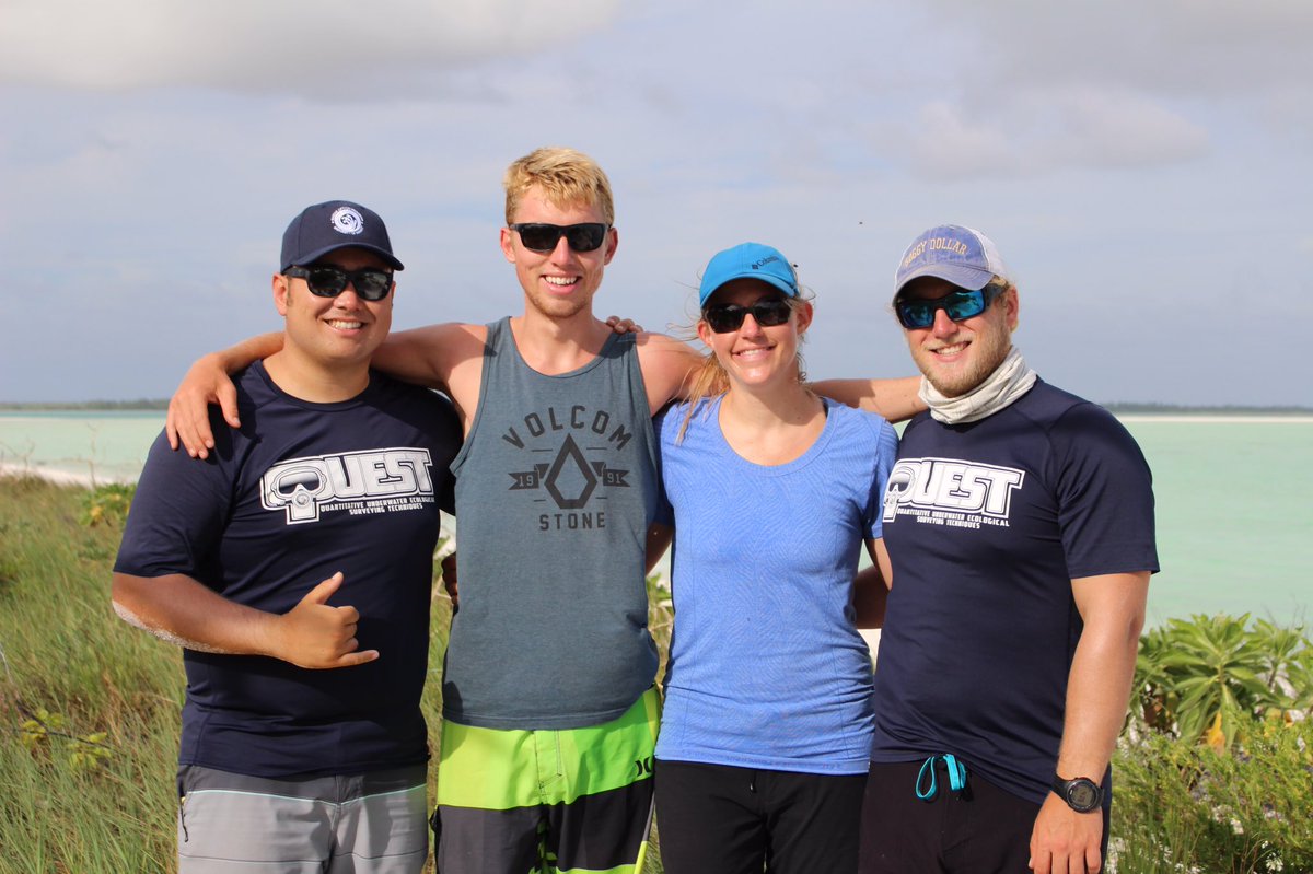 Tietjenk's tweet photo. 4 grads from the @U_of_Hawaii system and the #MarineOptionProgram working together on Kiritimati! #KI2017 #marinescience #QUEST @SeanDimoff https://t.co/BOXcLH2Lka