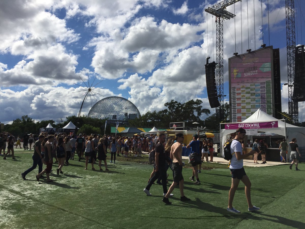 Jour 2 pour plusieurs, mais jour 1 pour moi! Nouveau site, nouveaux repères... Liam Gallagher is on! <a href="/TatiPolevoy/">Tatiana Polevoy</a> #Osheaga2017
