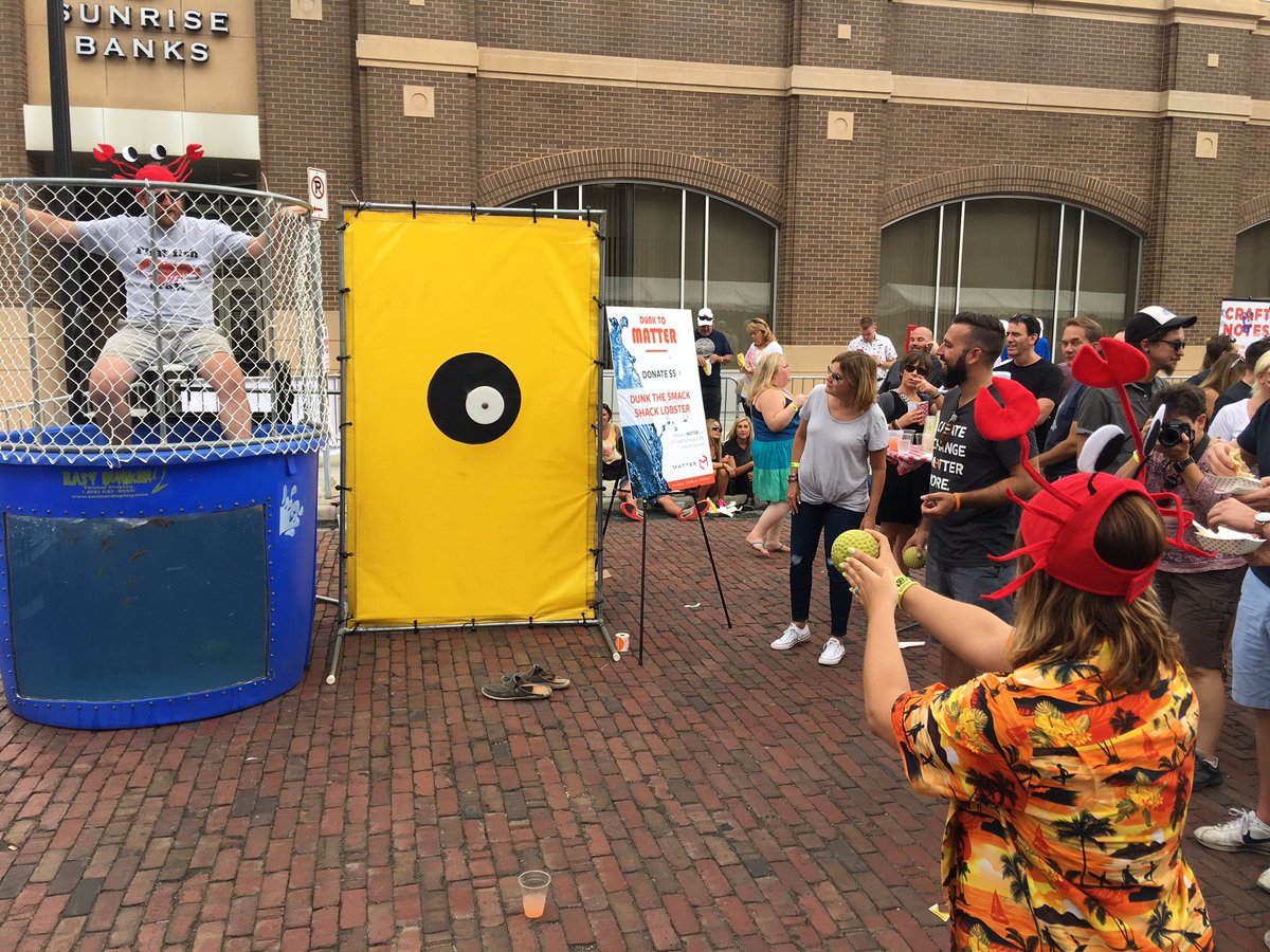 MATTER_ngo's tweet photo. That time when you donated double to dunk your husband at #CrayFest! π¦π #DunkToMatter #MATTERnation @SmackShackNOLO https://t.co/rcEPjGHD98