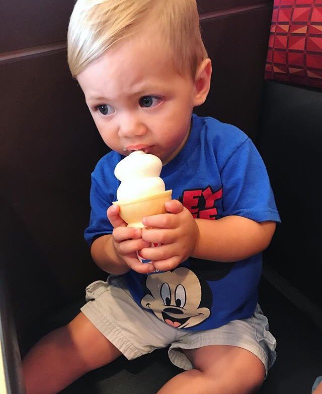 TheoReactionss's tweet image. What to do in Texas heat #IceCream #YumInMyTum