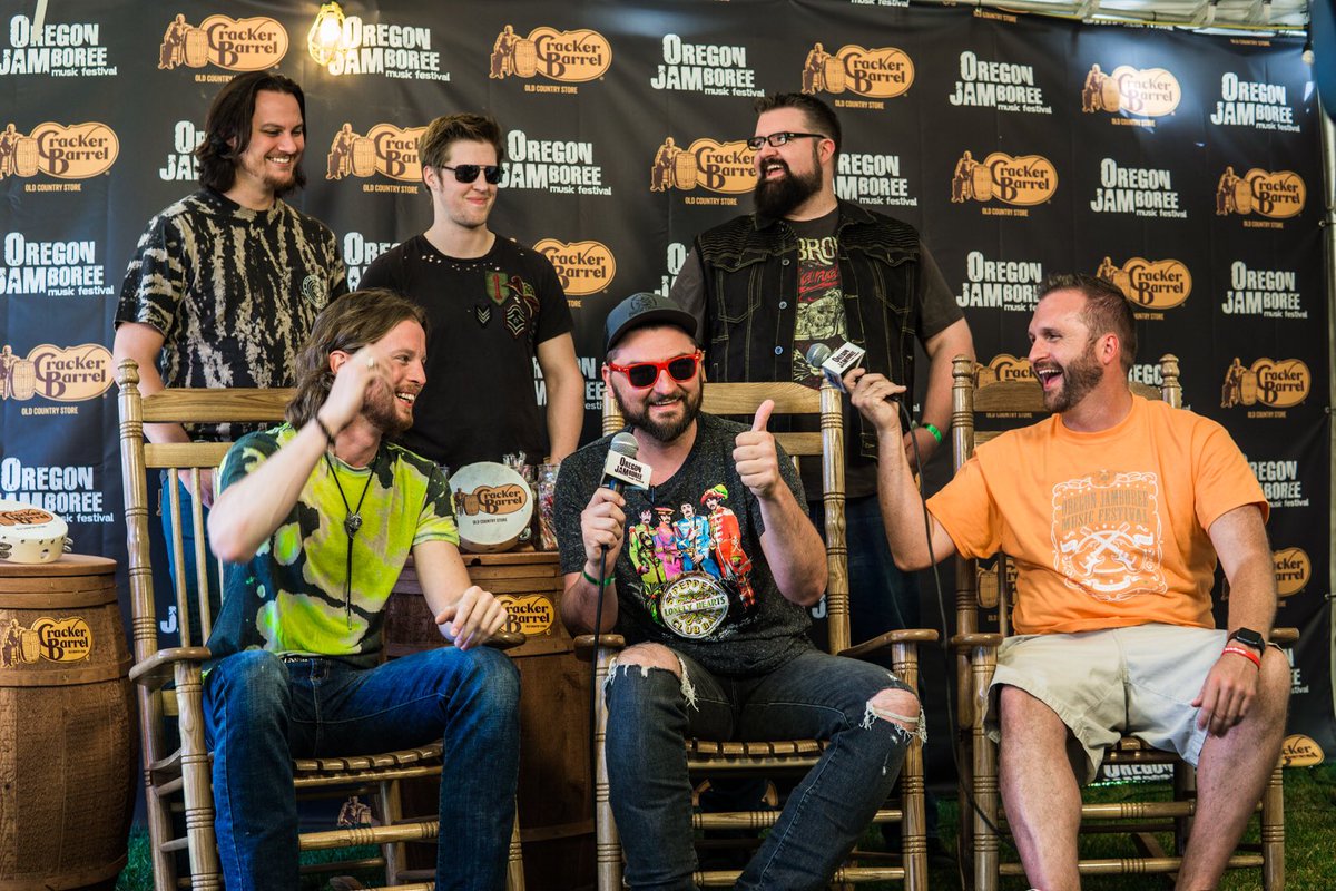 HomeFreeGuys's tweet image. Having a blast at the @OregonJamboree! #FunInterview #GettingReadyForTheShow #OregonIsOurFavorite #UncleHerschelsFavorite
