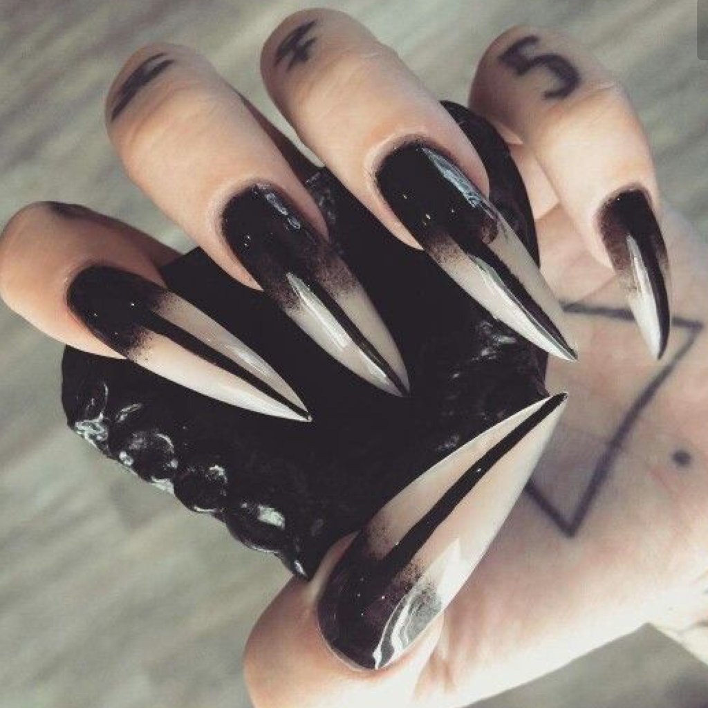 RatBabyBrand's tweet photo. 💅🏻 🖤 Damn Girl #thesenails are #everything 🖤💅🏻
.
#nailsonfleek #nailswag #nailporn #nailmaster #nailsart https://t.co/s3cBvGLU9v