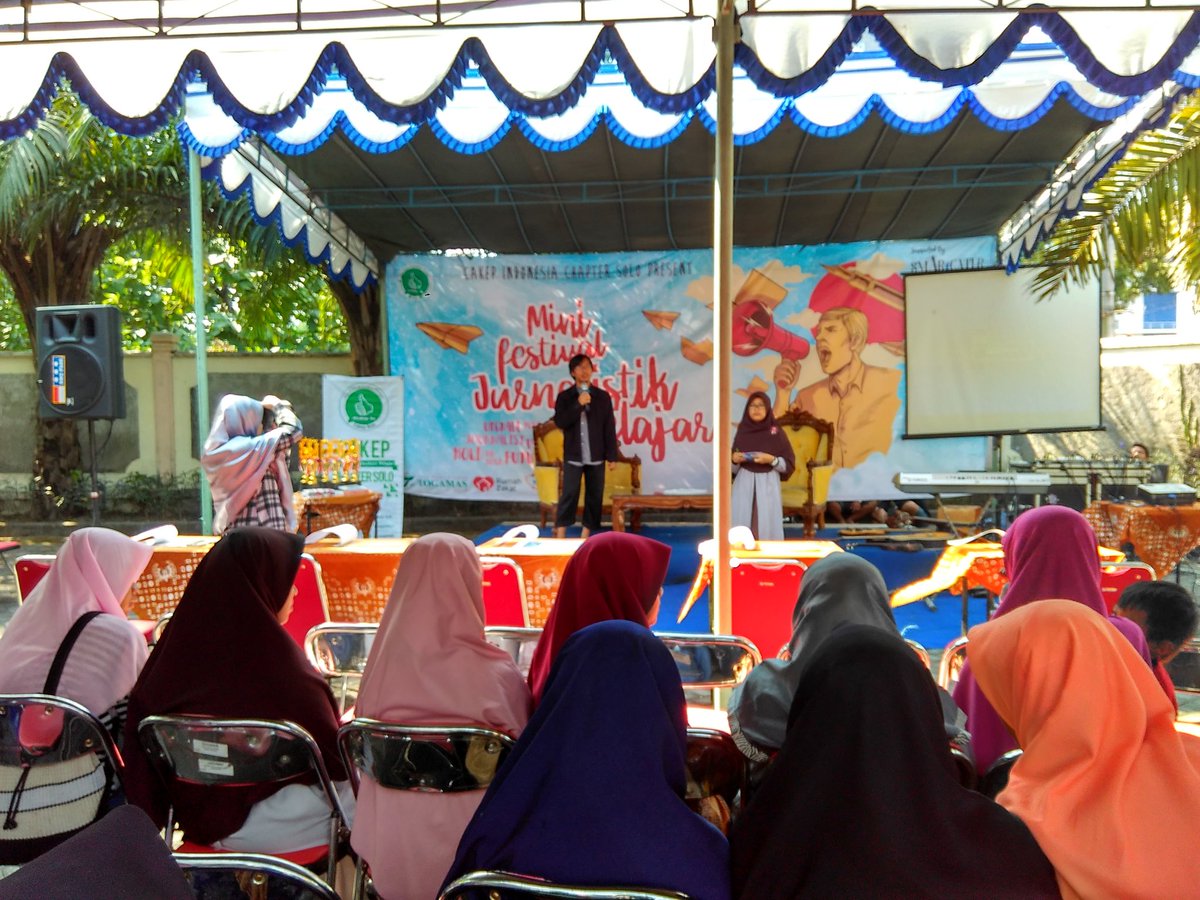 Kapten <a href="/radith_sp/">M ∆ Z ∅ Υ Λ</a> sedang berbagi pengalamannya di gelar wicara. 🙌 Make some noise.... <a href="/CakeperSolo/">CAKEP Solo</a>