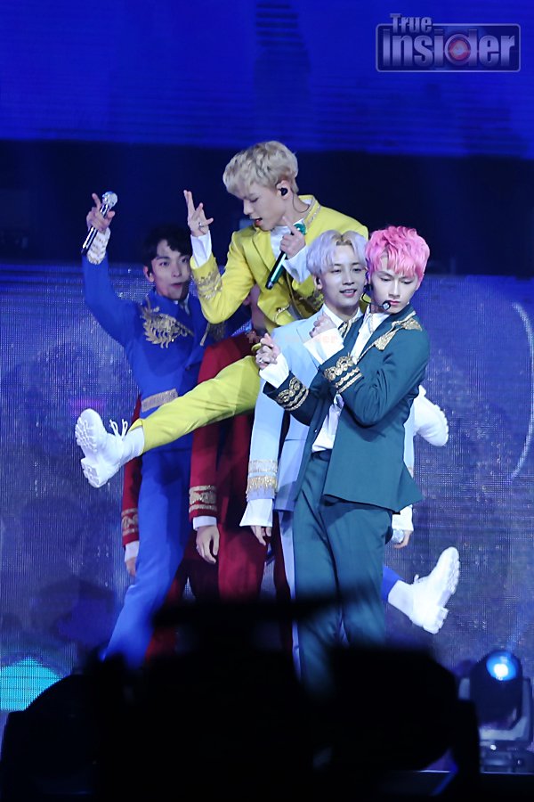 vernon_17s's tweet photo. [170805] SEVENTEEN at Diamond Edge Bangkok #세븐틴 #버논 #VERNON
Cr: PRESS (5)
He's so extra😂😁♥ https://t.co/az5adpRRsX