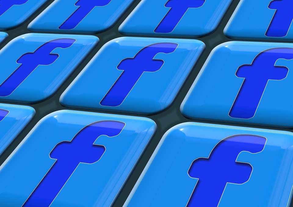 CrowdMItaly's tweet photo. 5 New Facebook Updates and Tests Spotted This Week https://t.co/5AiDdg3eKZ via @socialmedia2day https://t.co/yPSvd8b2Cx