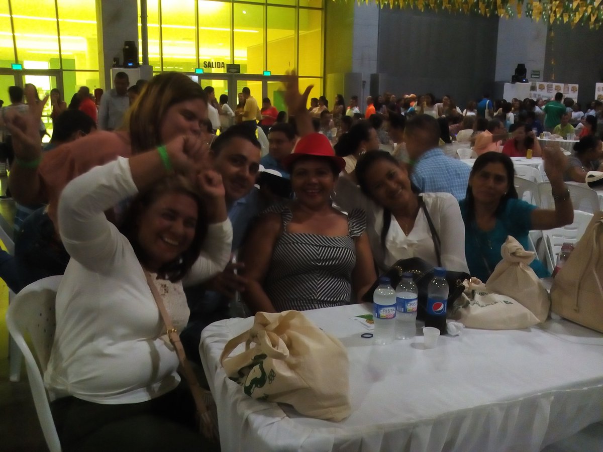 Lhernandezp23's tweet photo. #QuéNotaCelebrar #QueNotaSerProfe #megustaserprofe es una gran experiencia @karenabudi @SEDBarranquilla https://t.co/7CobEOWAro