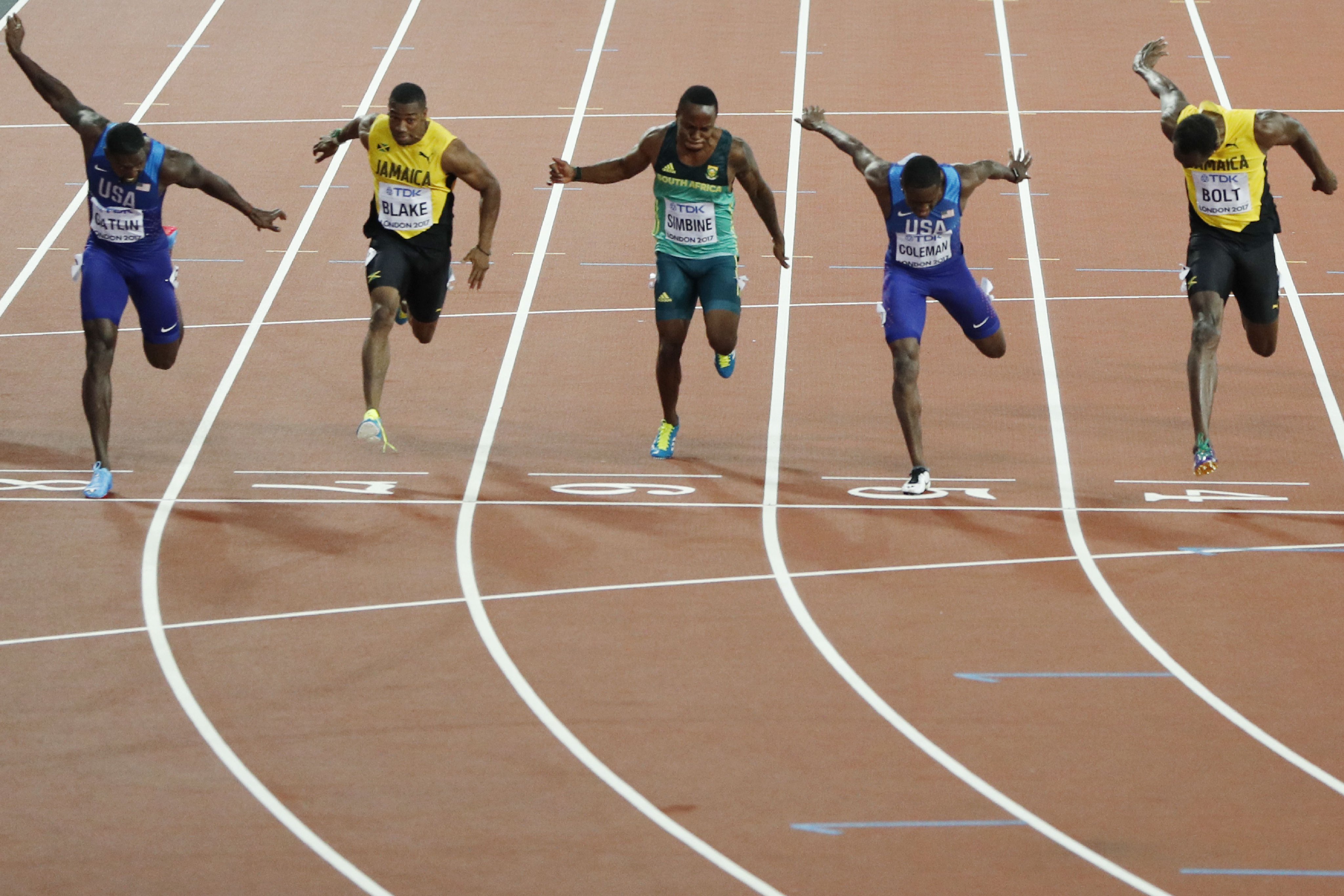 1 семеро спортсменов. Усейн болт 200 метров. Легкая атлетика 100 метров. Усейн болт рекорд на 100 метров. Спринт 100м.