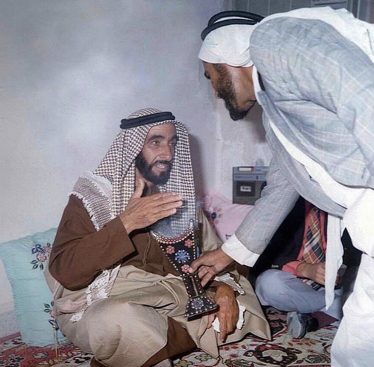 في  #عام_زايد زانت الرزنامة
ياهل  الفلك  عليكم  بـ تعميمه

المرصد اللي فيه صف أيامه
اليوم زاد الخير  في  تقويمه

ㅤㅤㅤㅤ