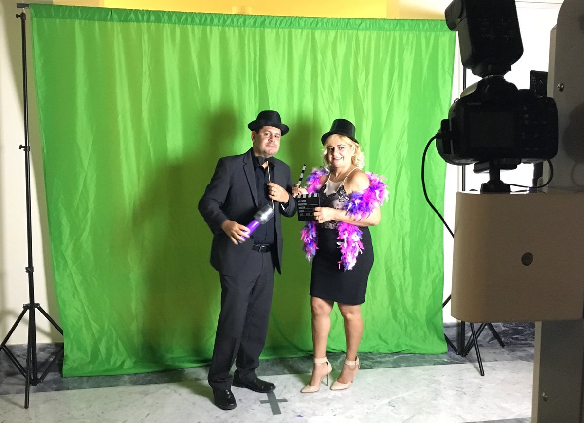 asppro_oficial's tweet photo. ¡Pasa por nuestro photo booth! Gracias a @tapsnap1117 por estar aquí esta noche brindando sus servicios. #COPE2017 https://t.co/RbAbaJCW4d
