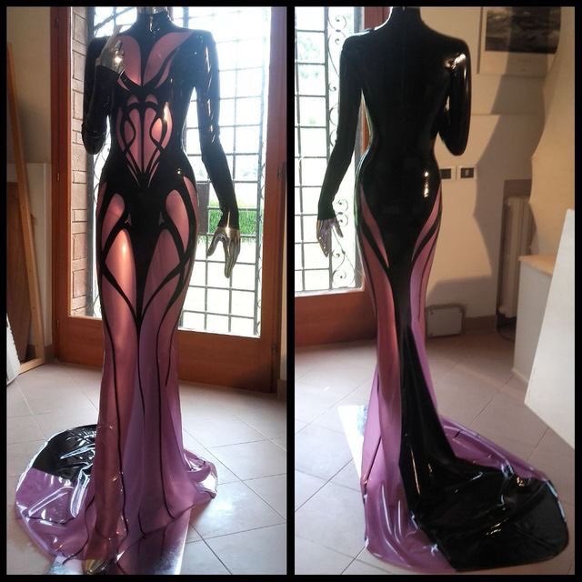 susanCDM's tweet photo. Amazing latex gown https://t.co/exZYw6Kylp