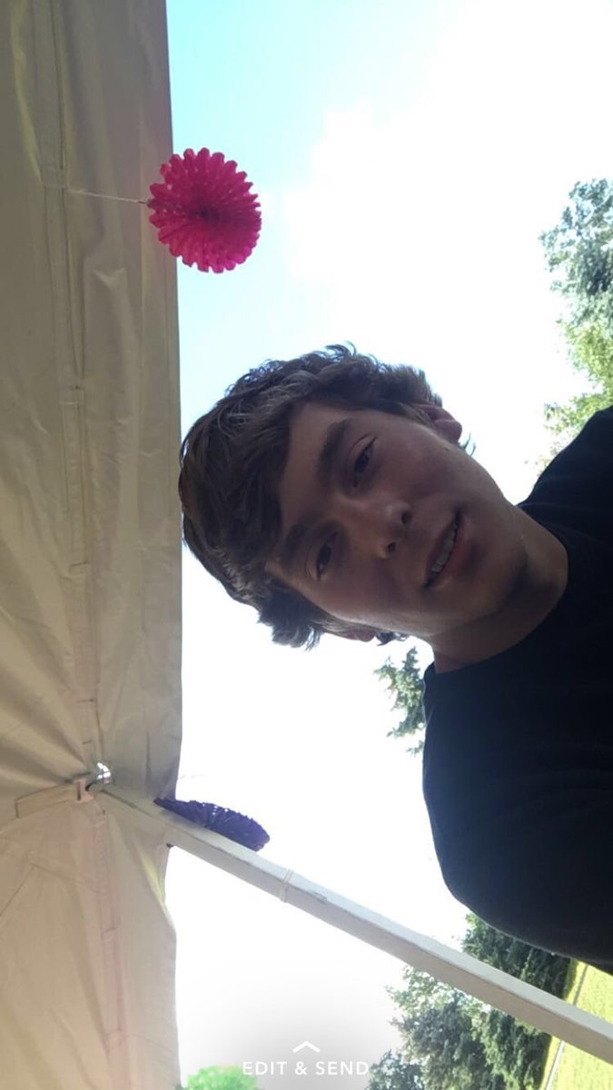 holtslander271's tweet photo. Happy birthday to my dawg 😂😂 💪🏼✊🏼💸 @NickFiebke https://t.co/iVoGaI6TZB