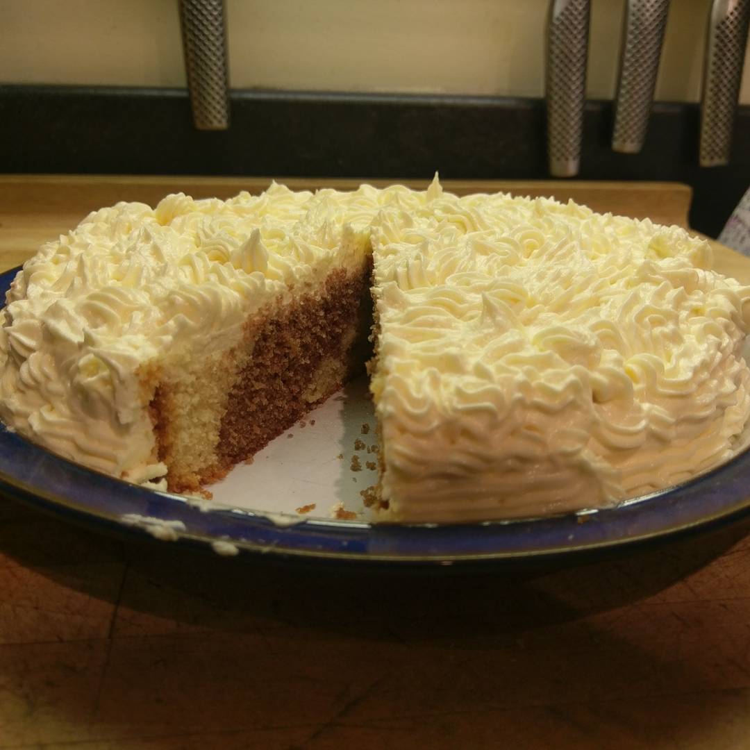 StuffBaking's tweet image. Chocolate orange marble cake. Buttercream icing with vanilla and chocolate orange mix
#baking #chocolate #buttercream #costcocakeicing