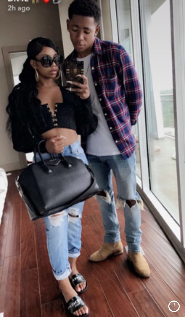 ___Marsha's tweet photo. Who you know that can rock a raincoat in the summer lol ?? I'LL WAIT 😍😍😍 that's my boo 🔥✨ @ShortyMacShort_ https://t.co/QOmjrRgSS4