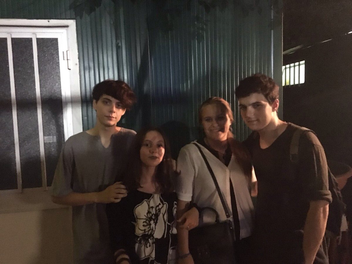 RebyRama15's tweet photo. Non siamo delle stalker, giuro. Non siamo state nemmeno moleste, nono.... 🙈😏 @elenazanellii https://t.co/oEIAEYMbrR