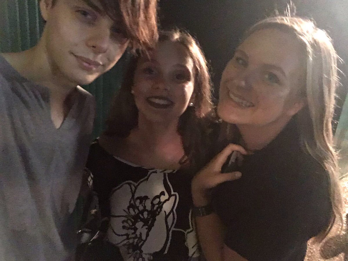 RebyRama15's tweet photo. Non siamo delle stalker, giuro. Non siamo state nemmeno moleste, nono.... 🙈😏 @elenazanellii https://t.co/oEIAEYMbrR