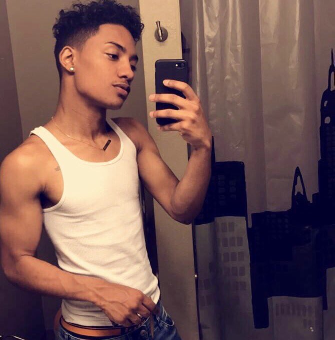 LoveLuvonz's tweet photo. #LGBTBabes https://t.co/qHyDkTfWt9