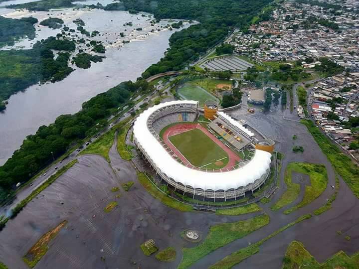 TerryReporta's tweet photo. #URGENTE Así esta #PuertoOrdaz se inundó la iglesia San José, Represa dl Guri a Punto d colapsar no tomaron previsiones al abrir aliviaderos https://t.co/qMfu6MZJzv