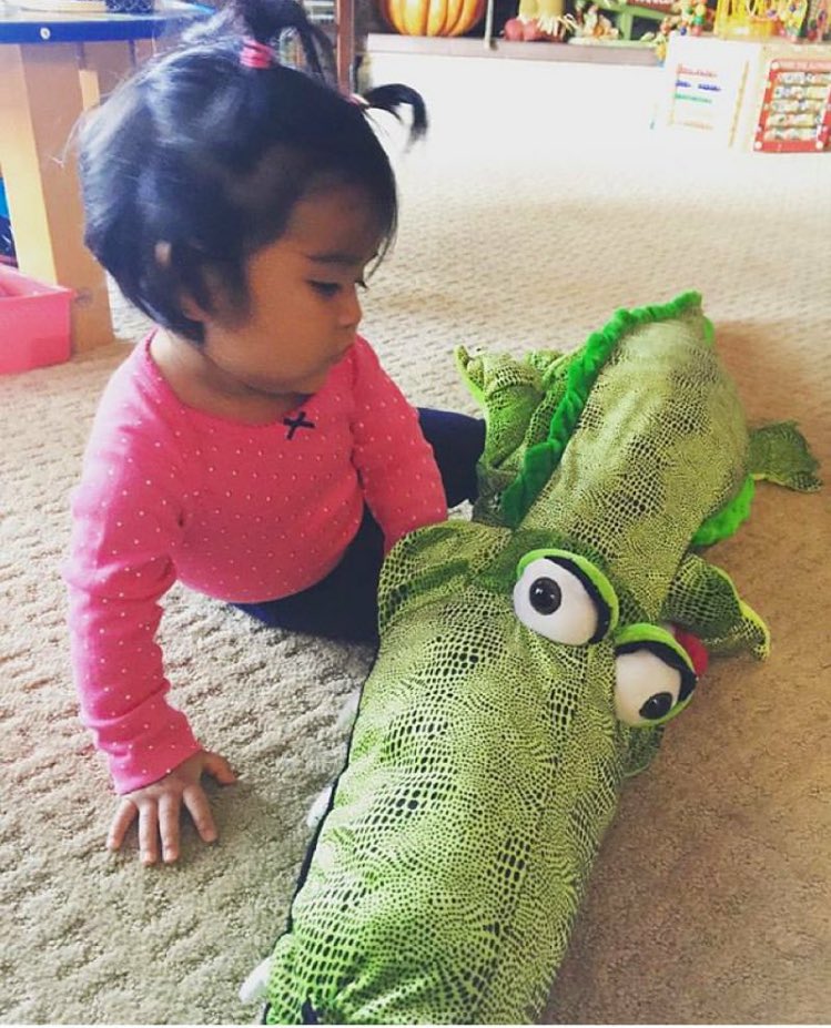 Snookifanspage's tweet photo. Baby gia with crocodilly  @snooki ❤️ https://t.co/32S5nFhuxE