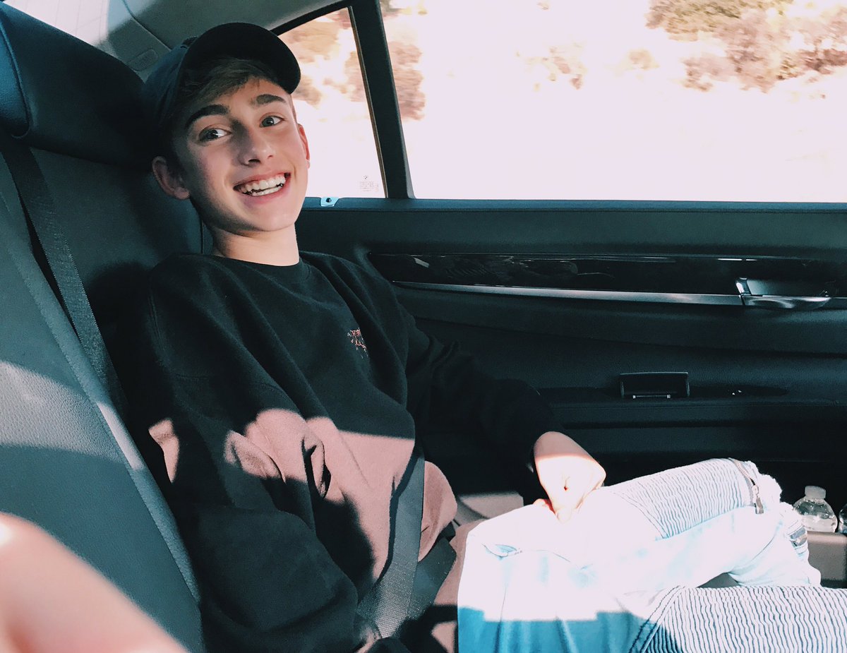 johnnyorlando's tweet photo. twitter gets the insta rejects;) https://t.co/r4RBF4FkXg