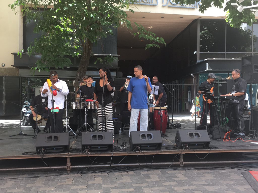 PDVSALaEstancia's tweet photo. Público capitalino recibe con alegría y sabor a Perla y su Sonora en el 8vo Festival de Salsa de @PDVSALaEstancia #ContigoDCorazon https://t.co/rWO2DeQ9xh
