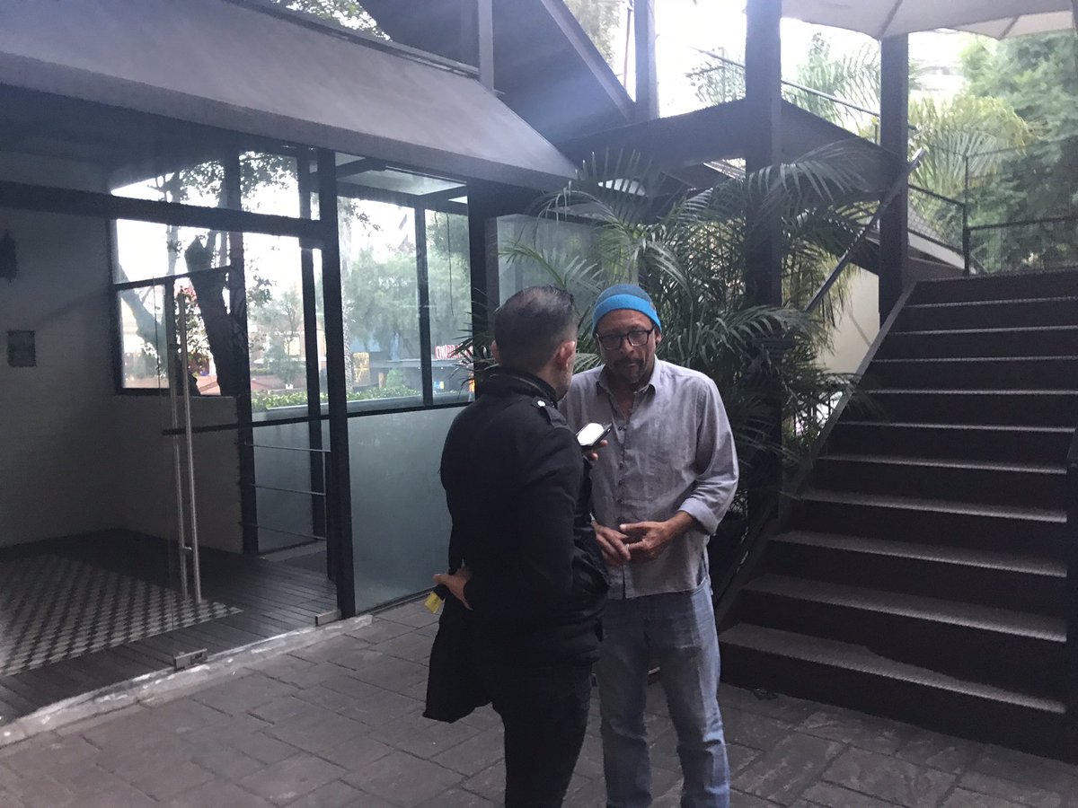 Hidalealgo's tweet photo. Yeeeeiii RT @AliciaAlarcon: Aquí @Hidalealgo dando entrevista por #MariaBonita... #respect #MasterDP ❤️ https://t.co/HmD2x0MnkE
