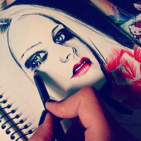 AvrilRussiaFuns's tweet photo. #avril #avrilthrowback #avrillavigne #Avril21Million #AvrilLavigne #AvrilThrowbacks #AvrilThrowback https://t.co/WOnX1aLu7f