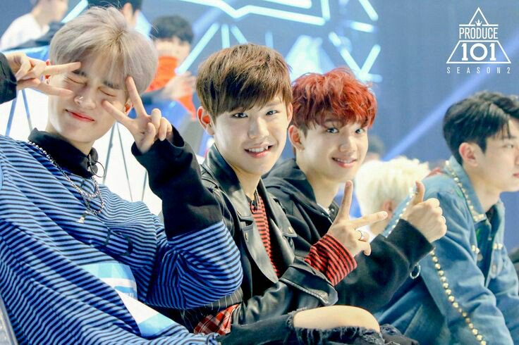 daehwi : nae kiyowo yeorobun
woojin : maapin daehwi gaes. peace
youngmin : mangcapp
- lupakan donghyun. mungkin doi ga sadar kamera -