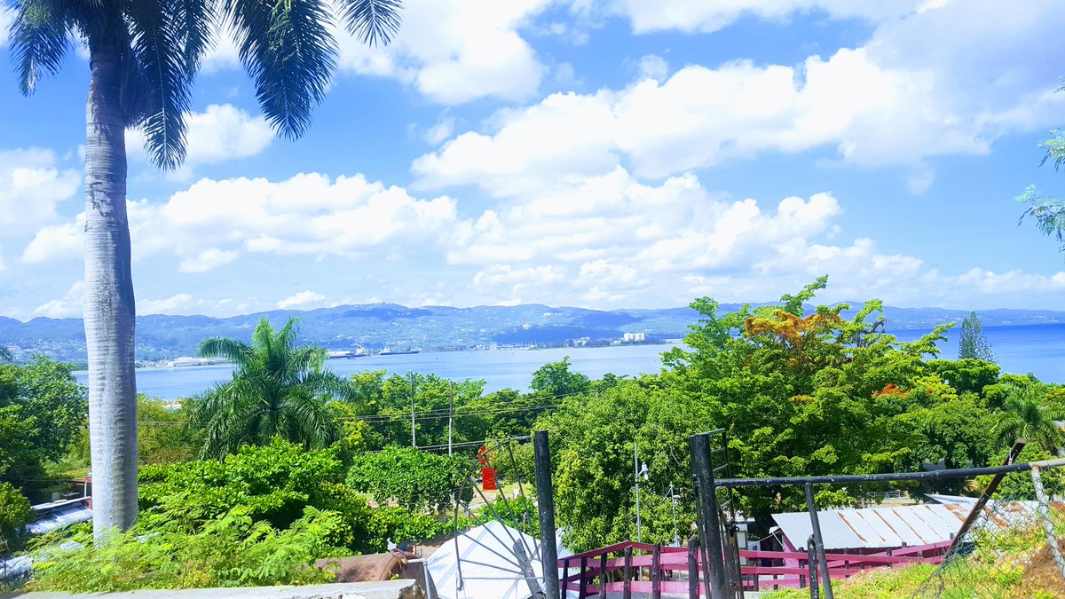 RaggaCupcake's tweet photo. #Montegobay #Jamaica #viewfromthetop #TopRoad #Shellery #Raw https://t.co/TXkSnbIaLf