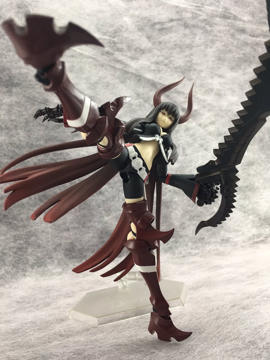 ファントムパイン Sur Twitter Figma 19 2 ブラックゴールドソー Tv Animation Ver 自立出来ないのと剣が重いのが残念 それ以外はバッチリ カッコいいぜ フィグマ ブラックロックシューター Figma写真部