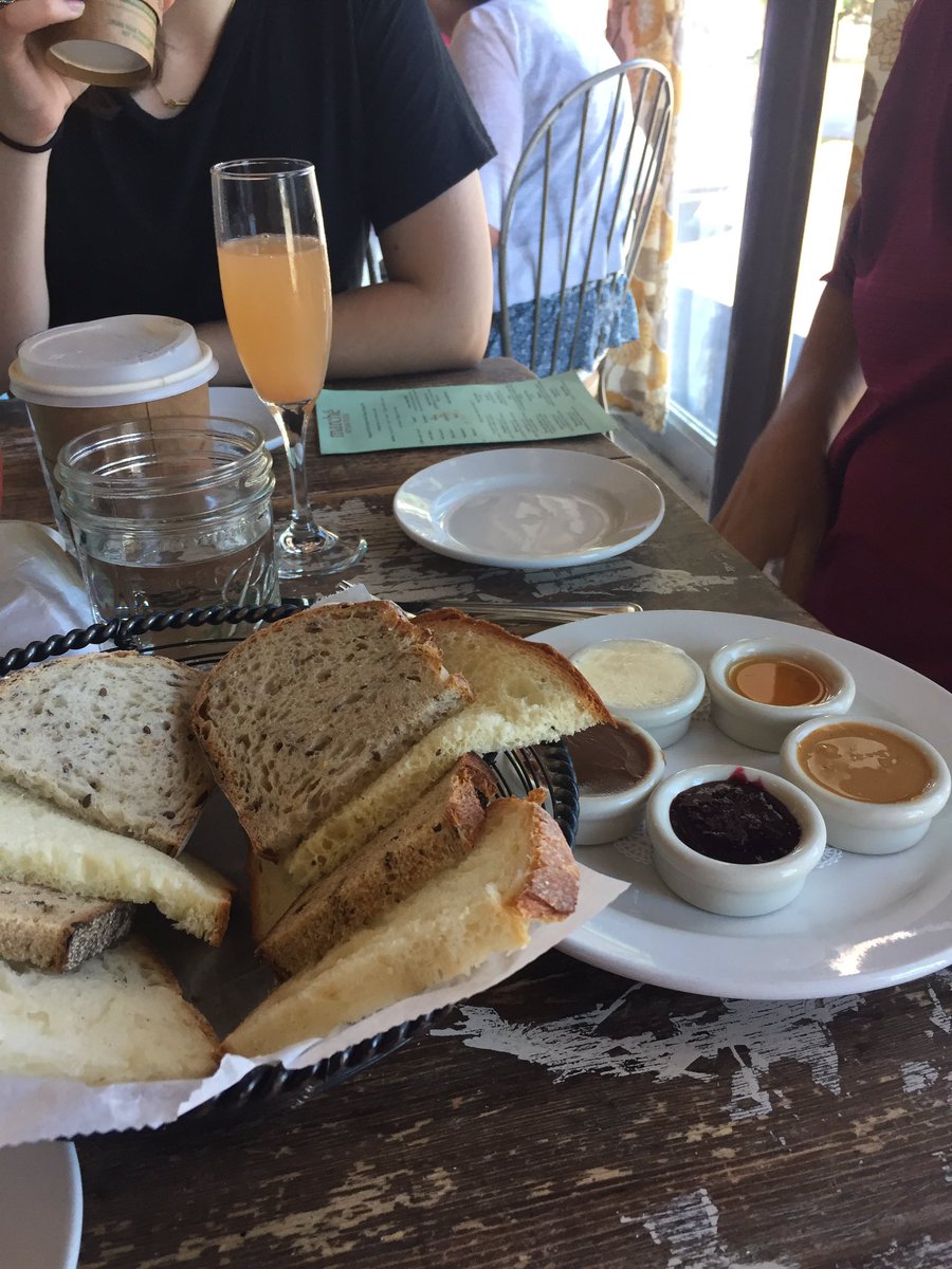 ModFarmWife's tweet photo. Beautiful start to Last Bash in Nash with @MaddyMac11 @PalcoMike #blessedbread https://t.co/sehYvPoY6d
