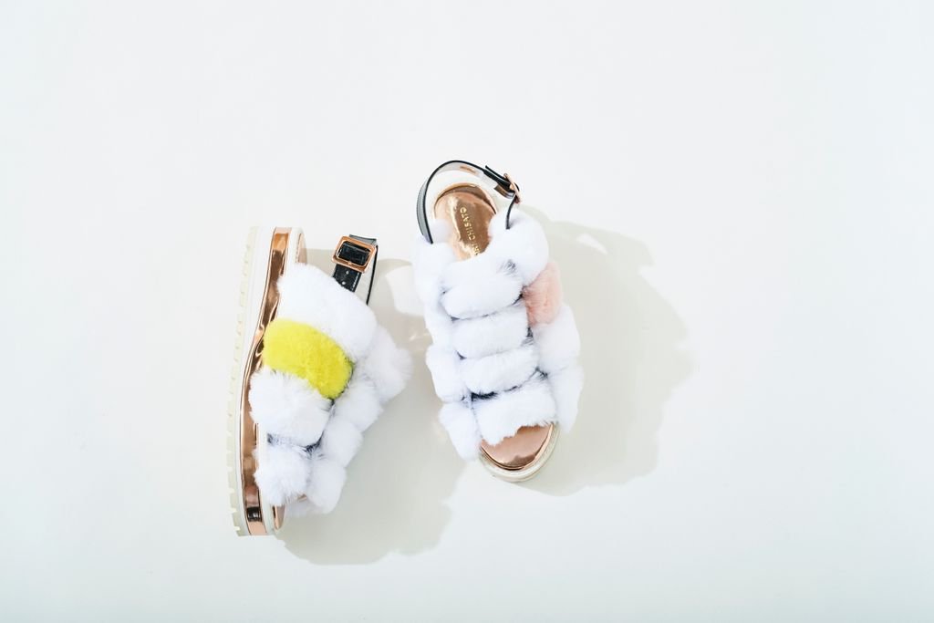 TSUMORI CHISATO/ファーサンダル 予約会で人気の新作「ファーサンダル」 全国のTSUMORICHISATOショップ