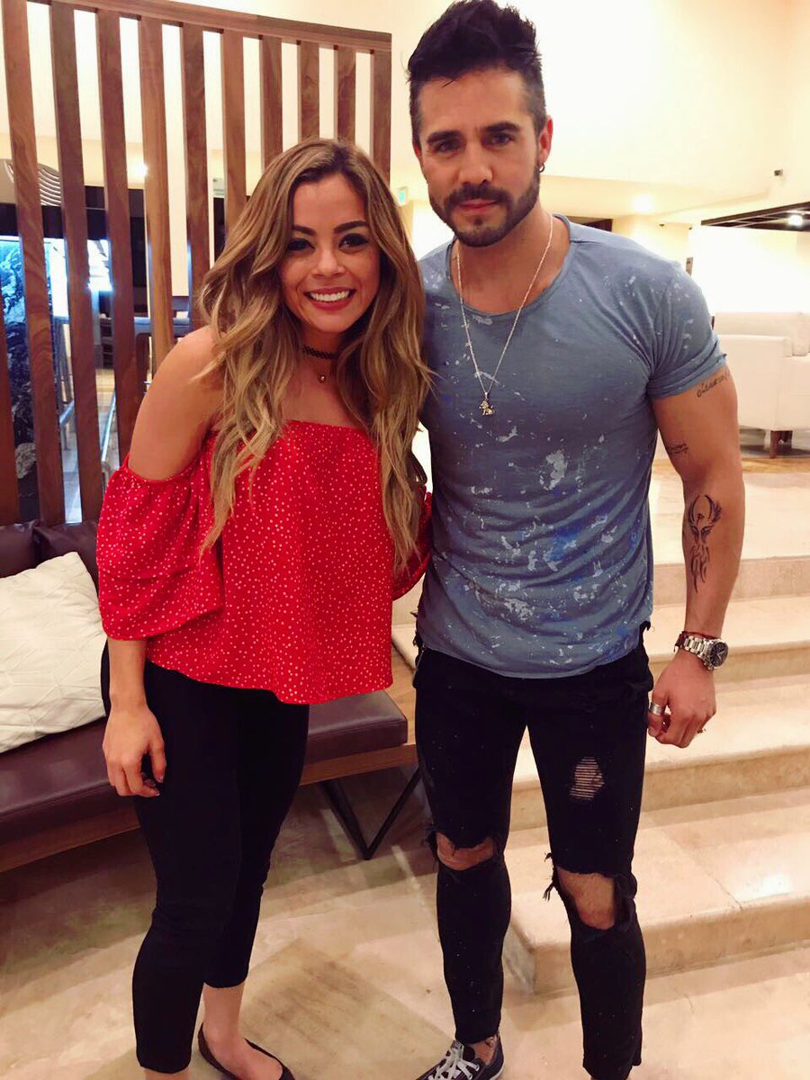 gabyramiirezz's tweet photo. Ya vieron mi nuevo video en mi canal? 😁🙈👌🏻💯 un gusto saludarte @JoseRon3 https://t.co/u2m3Gs8t6E https://t.co/sO8359iqwi