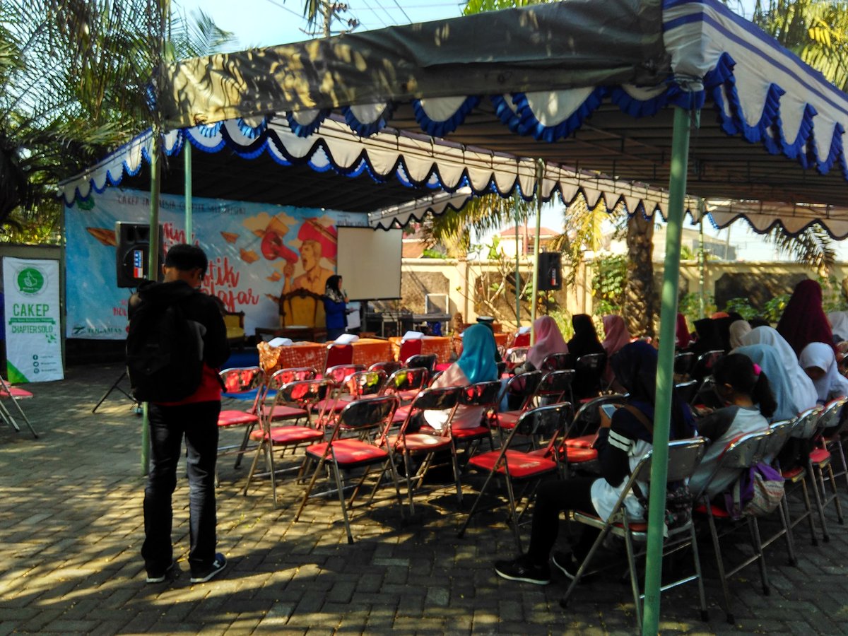 Sudah touchdown di lokasi... Suasana yang cukup hangat. Kuy, yang di Solo dan sekitarnya datang ke Pusbangnis UNS. 😍