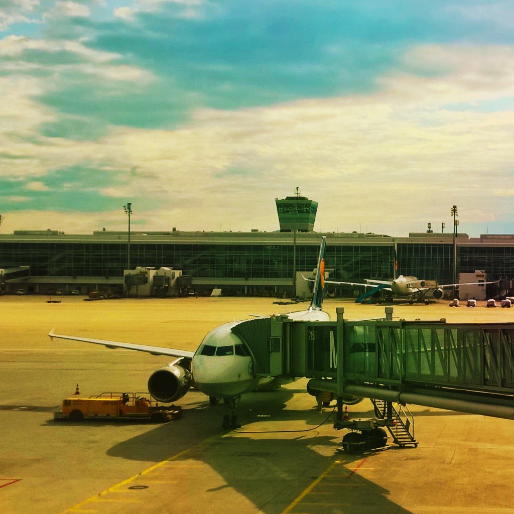 picsTimeline's tweet photo. Urlaubsfotos in die Timeline laden? Auch auf Reisen ganz einfach... guten Flug ✈ https://t.co/HiKI4tYjZo