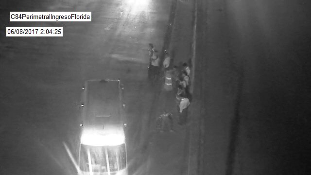 segura_ep's tweet photo. Ojos de Águila @cscg112 capta auxilio médico persona atropellada en vía Perimetral ingreso La Florida, @Salud_Ec  colabora #portuseguridad https://t.co/jbkNTCDNaW