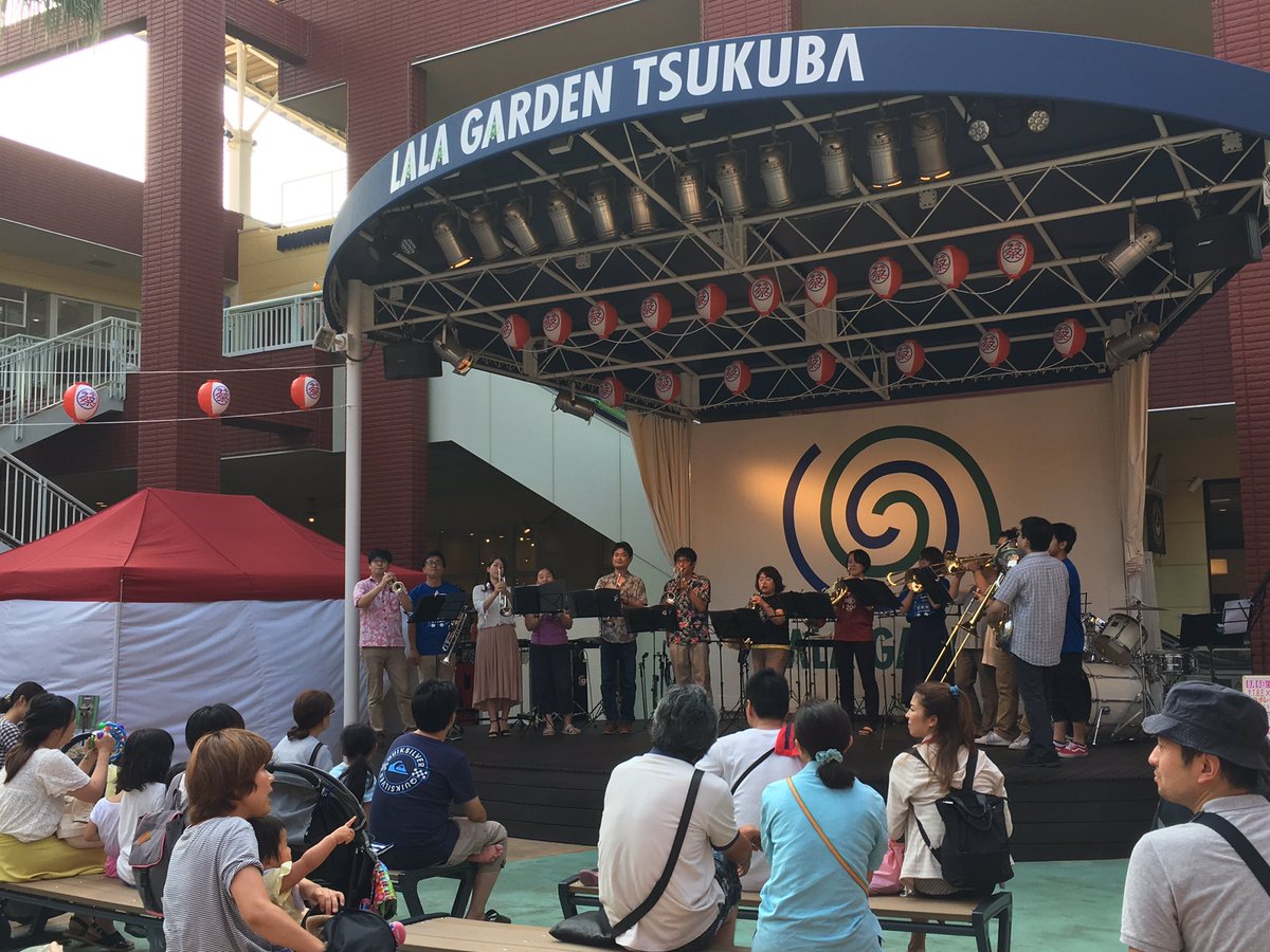 meikai_WO's tweet photo. 1日目の演奏が終了しました…!
来てくださった方々、ありがとうございました!!!
そして、コラボしてくださったYTBEの皆様、ありがとうございました!
明日は「木の花さくや」さんにて演奏します!!
#夢プロ #ララガーデンつくば
#YTBE #明海大学 #吹奏楽部 https://t.co/R1tGds3sfD