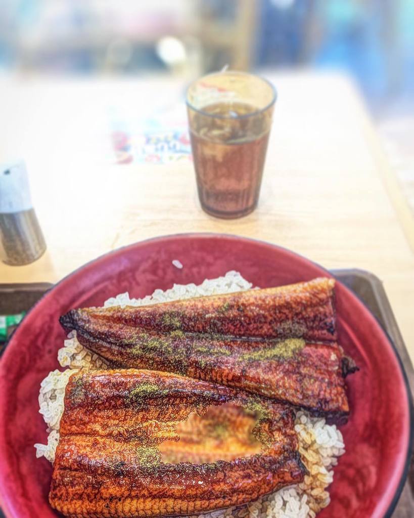 tarkun's tweet photo. 仕事してて 灼熱の酷暑に逝ってしまいそうなんで、喝入れのうな丼。
#Sukiya #すき家 #特うな丼 #ABowlOfEel #LunchBreak #CortexCam #ResizeImaze #Painteresque … https://t.co/P5o5ZFid6l https://t.co/dbI3omLjeg