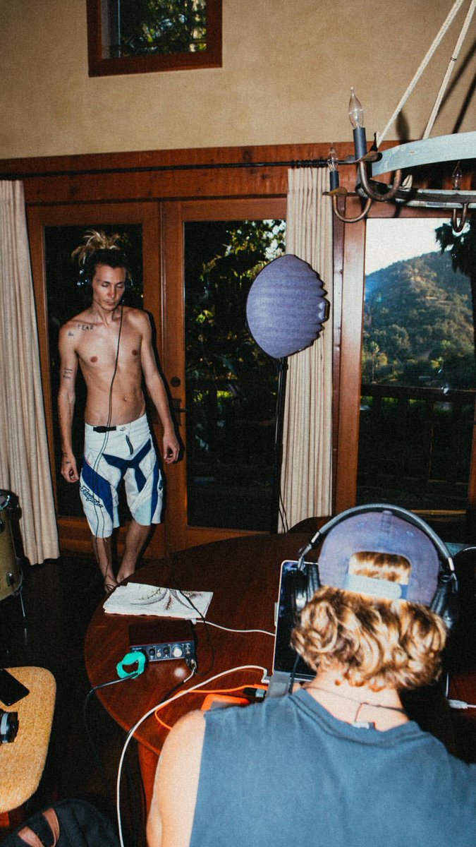 TheRoyUpdates's tweet photo. Day 15 // VOCALS. VOCALS. VOCALS. (via Instagram) https://t.co/3KbwfO23ab