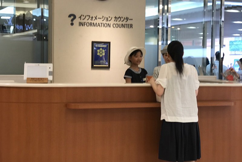 小田急百貨店 新宿店 公式 本日 小田急グループ親子体験イベント 小田急百貨店お仕事 体験 が開催されました 開店のご挨拶から始まり インフォメーションカウンターやエレベーターでお客さまのご案内 防災センターや放送室でデパートの裏側を見学し 小田急百貨店 新宿店 公式 本日 小田急グループ親子体験イベント 小田急百貨店お仕事 体験 が開催されました 開店のご挨拶から始まり インフォメーションカウンターやエレベーターでお客さまのご案内 防災センターや放送室でデパートの裏側を見学し