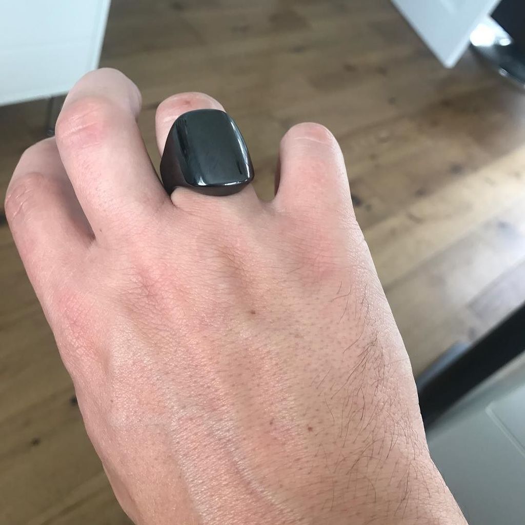 stronger_self's tweet photo. Oura ring is great at tracking my readiness, sleep and activity #peakperformance #strongerself #entrepreneur #ouraring https://t.co/CWay5VIrsL