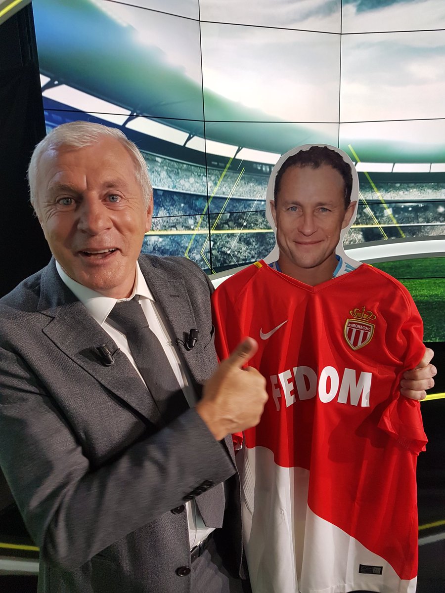Florian_genton's tweet photo. DL1 a 10h  RT #beINLigue1Confo maillot de @AS_Monaco a gagner   une.nouvelle recrue arrive @beinsports_FR https://t.co/FSgzJPqg4U
