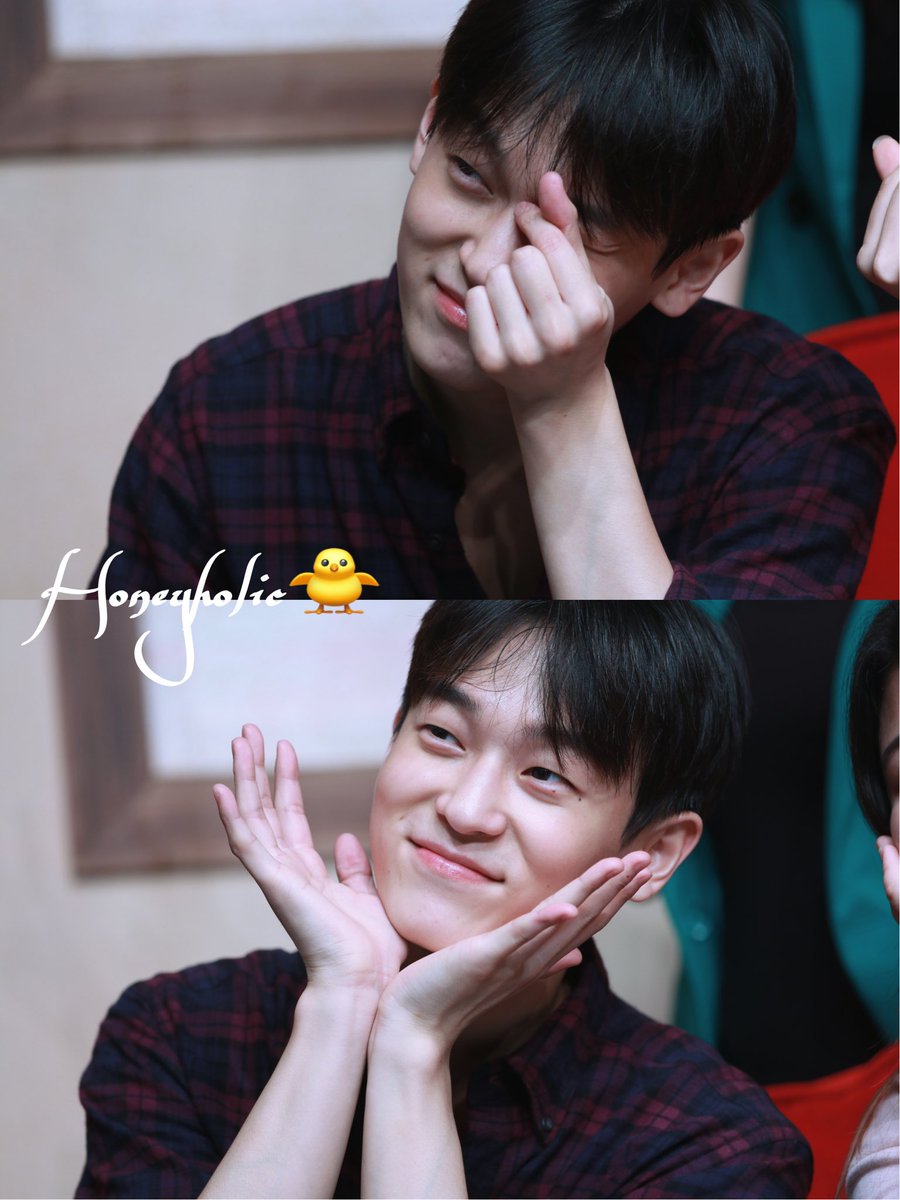 Honeyholic_1123's tweet photo. [PREVIEW] 170806 #S다이어리 첫공 포토타임 #병헌 @honey_schedule 병헌꽃이피었습니다🌹🌼 https://t.co/S6do0rcFTV