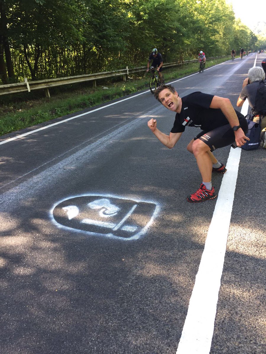 edovdm's tweet image. Iedereen uit het water! Nu op de hallembay (40km) de eerste fietsers afremmen...