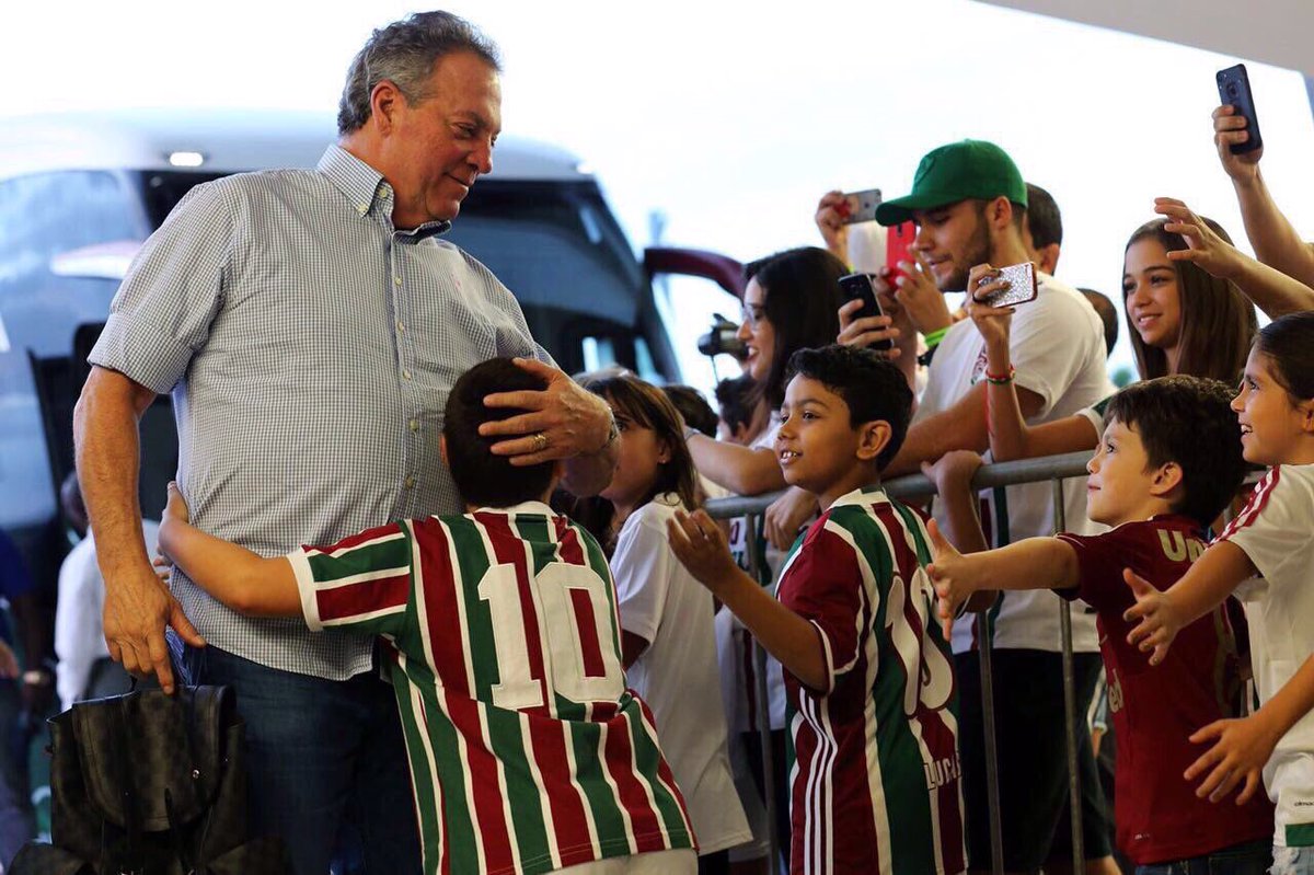 rafasa's tweet photo. Muito times colocam o ídolo como técnico, o Flu tem o técnico que é ídolo!! #forcaAbel 🙏🏽#maracana #torcidadoFlu 🇭🇺 https://t.co/vJNsqpctDI