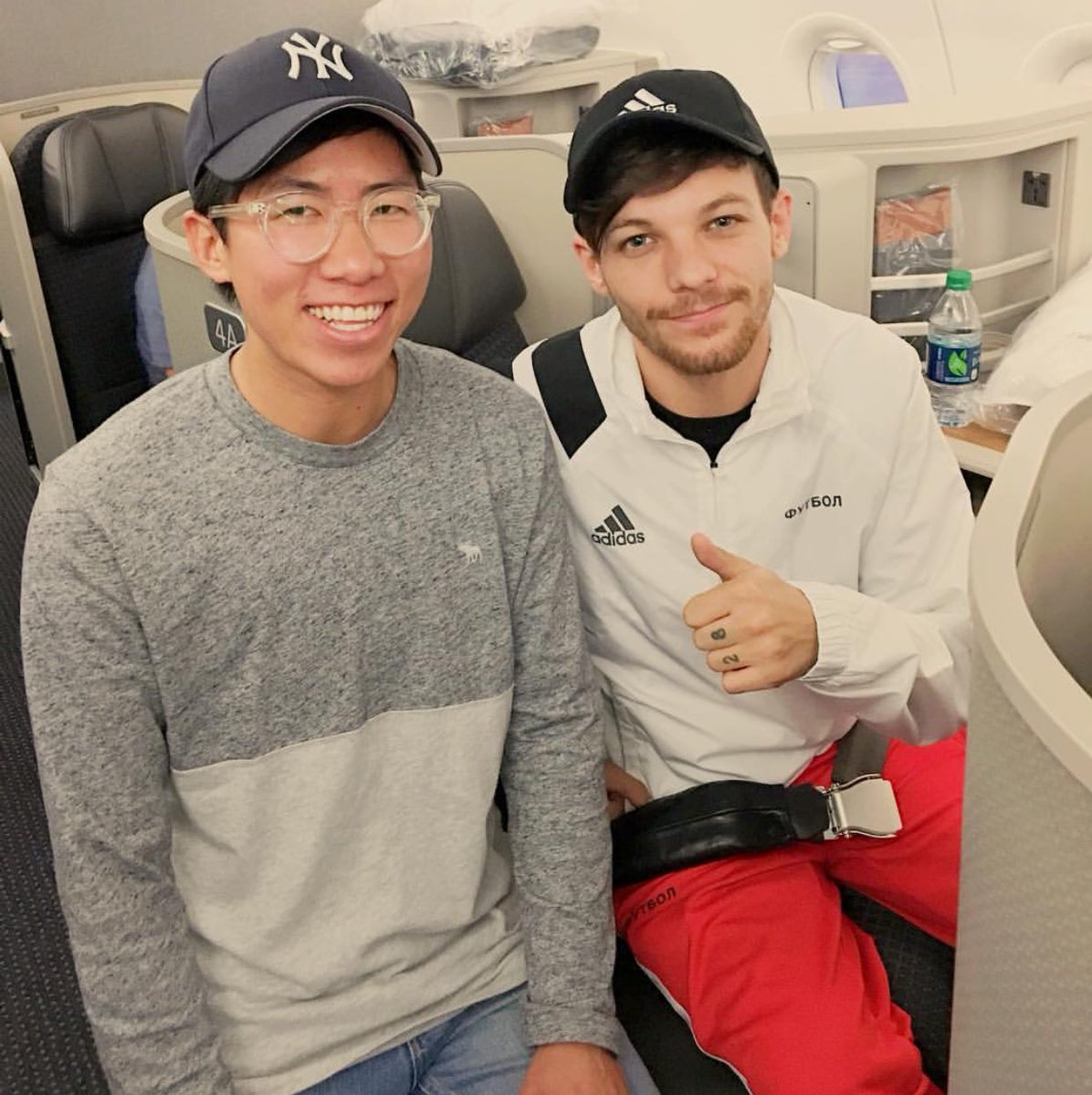 LouisMxOficial's tweet photo. Louis junto a holdyhold hoy! 

#MTVHottest Louis Tomlinson https://t.co/jjljSt6kt2