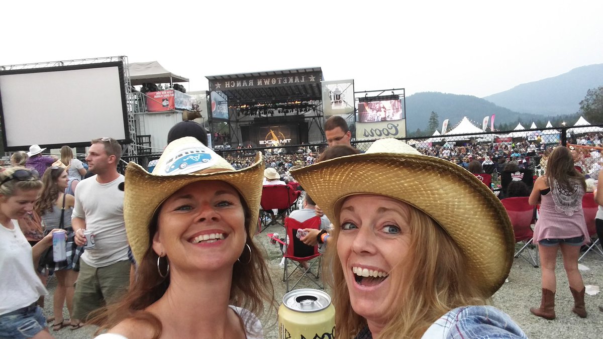 kathelburt's tweet image. @sunfestconcerts @timhicks #damcing cuz we can woahohohoh @jrfm #jenga