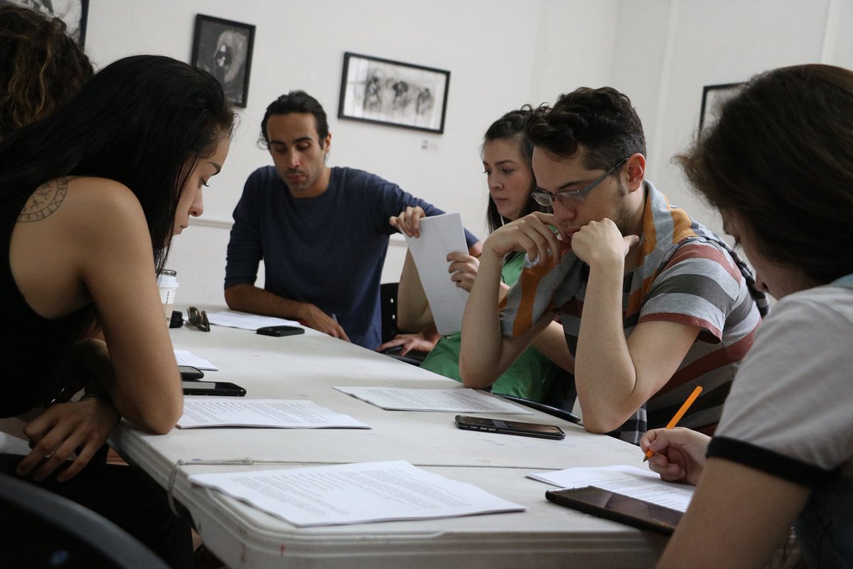 Acompañamos a los integrantes de <a href="/lapiarateatro/">La Piara</a> y <a href="/ProsperoMx/">Prospero Teatro</a> en el ensayo de #GaylandElMusical.🤡 Presenta: #festivalimpulso