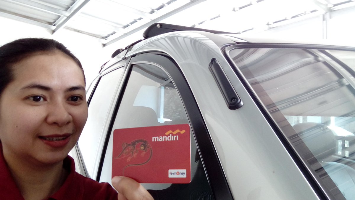 <a href="/bankmandiri/">bank mandiri</a> pakai emoney biar ngga kena macet di gerbang tol..tlg RT yg banyak y, tks #mandiriGIIAS